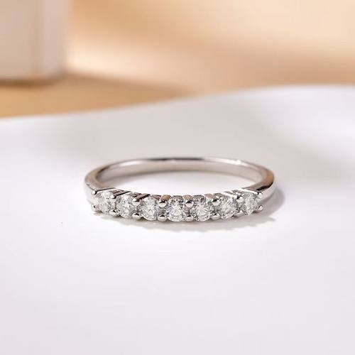 其他女银时尚经典戒指莫桑石钻戒