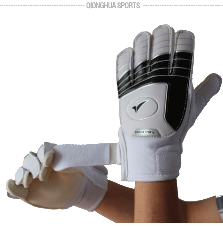 Gants de football - Ref 2592670 Image 1