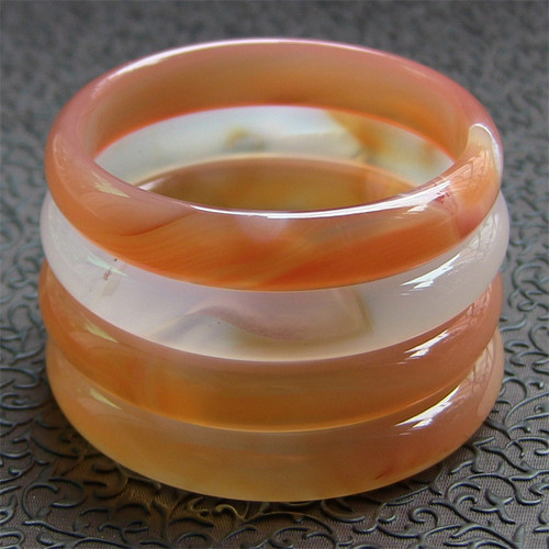 天然巴西玛瑙手镯玉髓