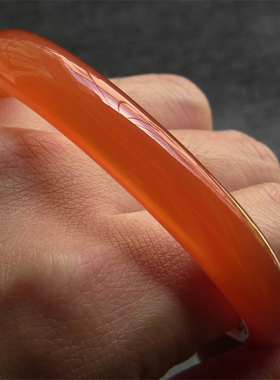 天然巴西玛瑙手镯/秀细加厚款/香橙色玉髓/水润通透/送礼佳品2113