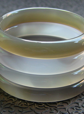 天然巴西玛瑙手镯秀细玉髓