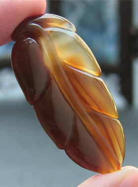 巴西玛瑙事业有成咖啡色玉髓吊坠