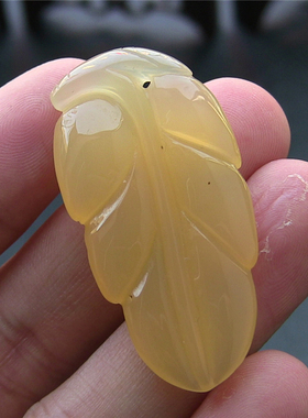 巴西玛瑙事业有成蜜糖色玉髓吊坠