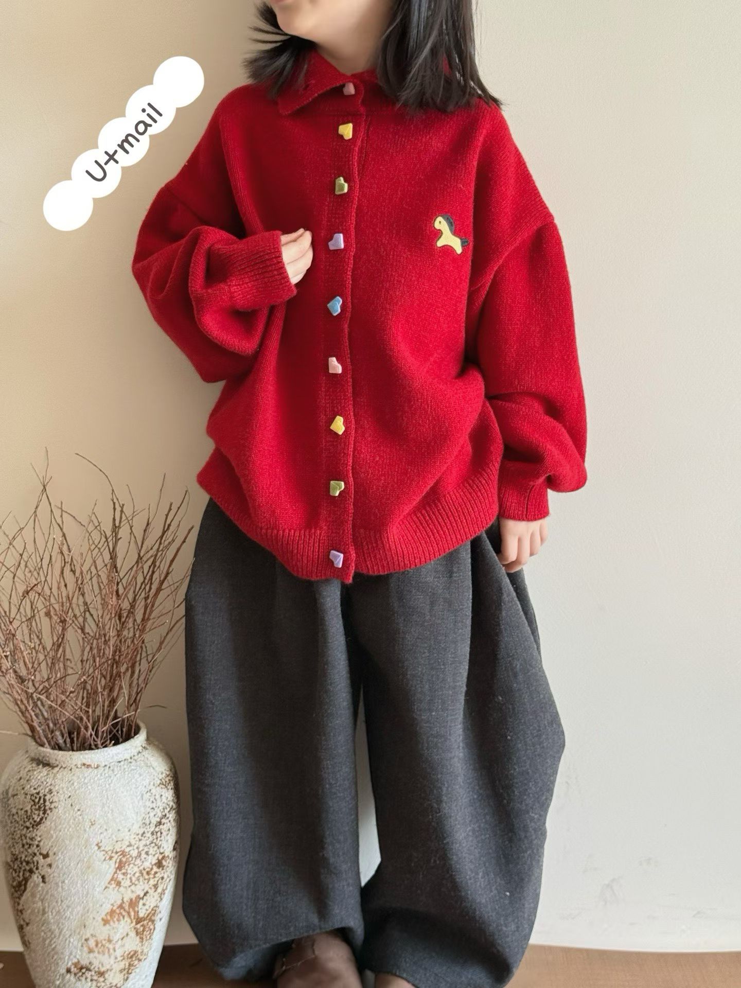 U+mail童装2025新年款男女童年款红色翻领小马刺绣毛衣开衫3328潮