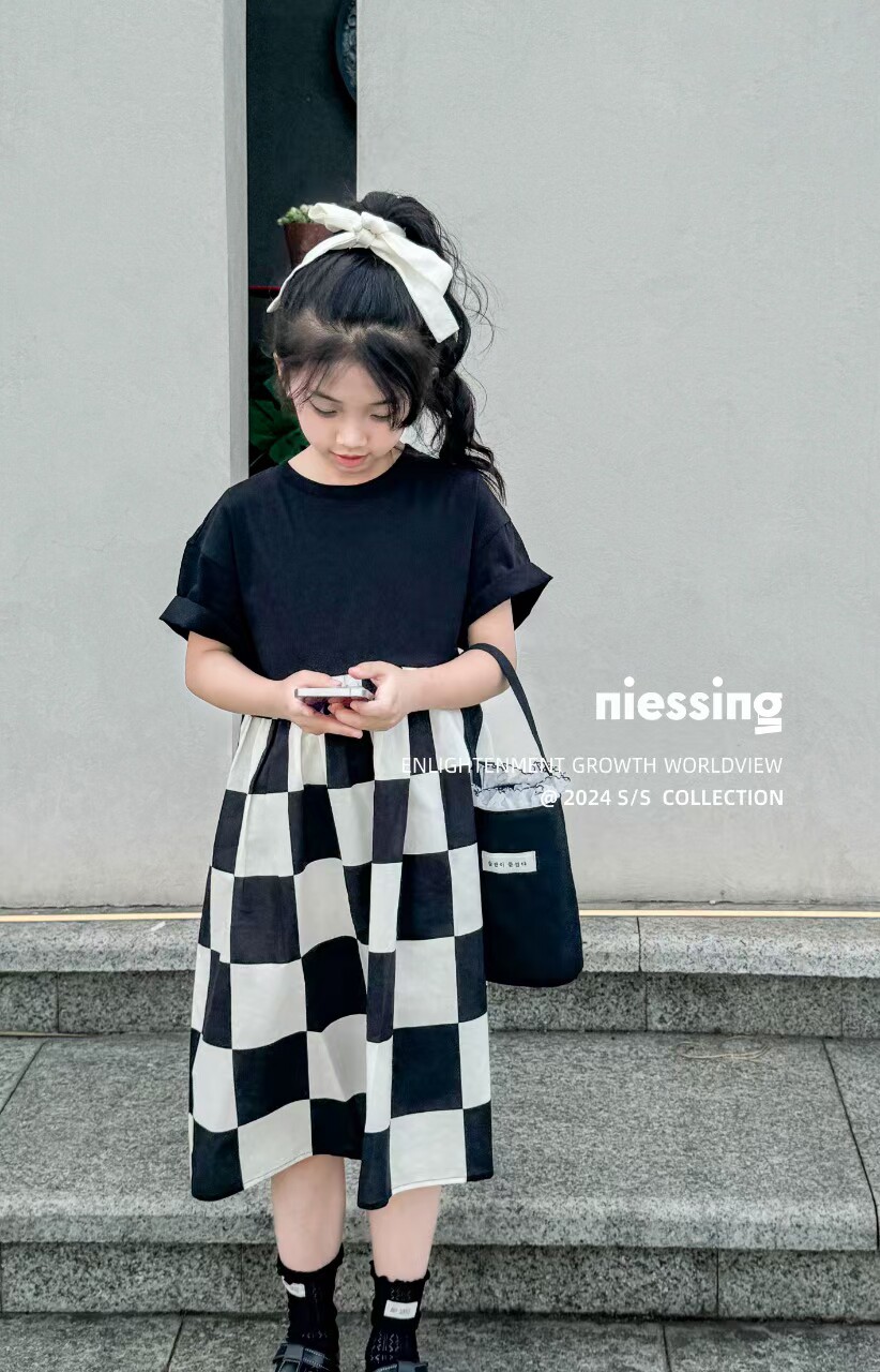 NIESSING/尼辛童装2024夏季新款女童黑白格子拼接短袖连衣裙