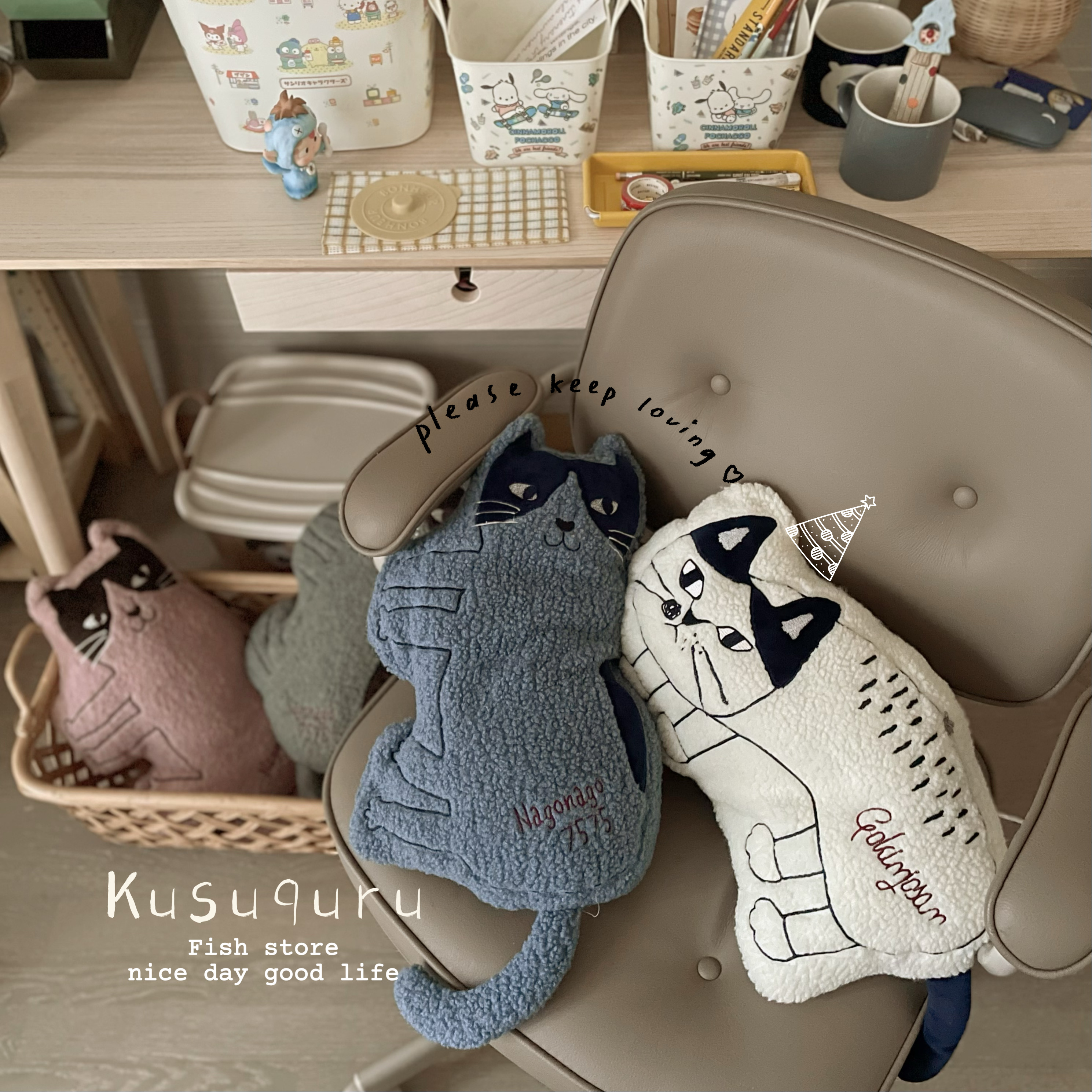 日本刺绣猫咪爬爬猫毛绒抱枕暖宝