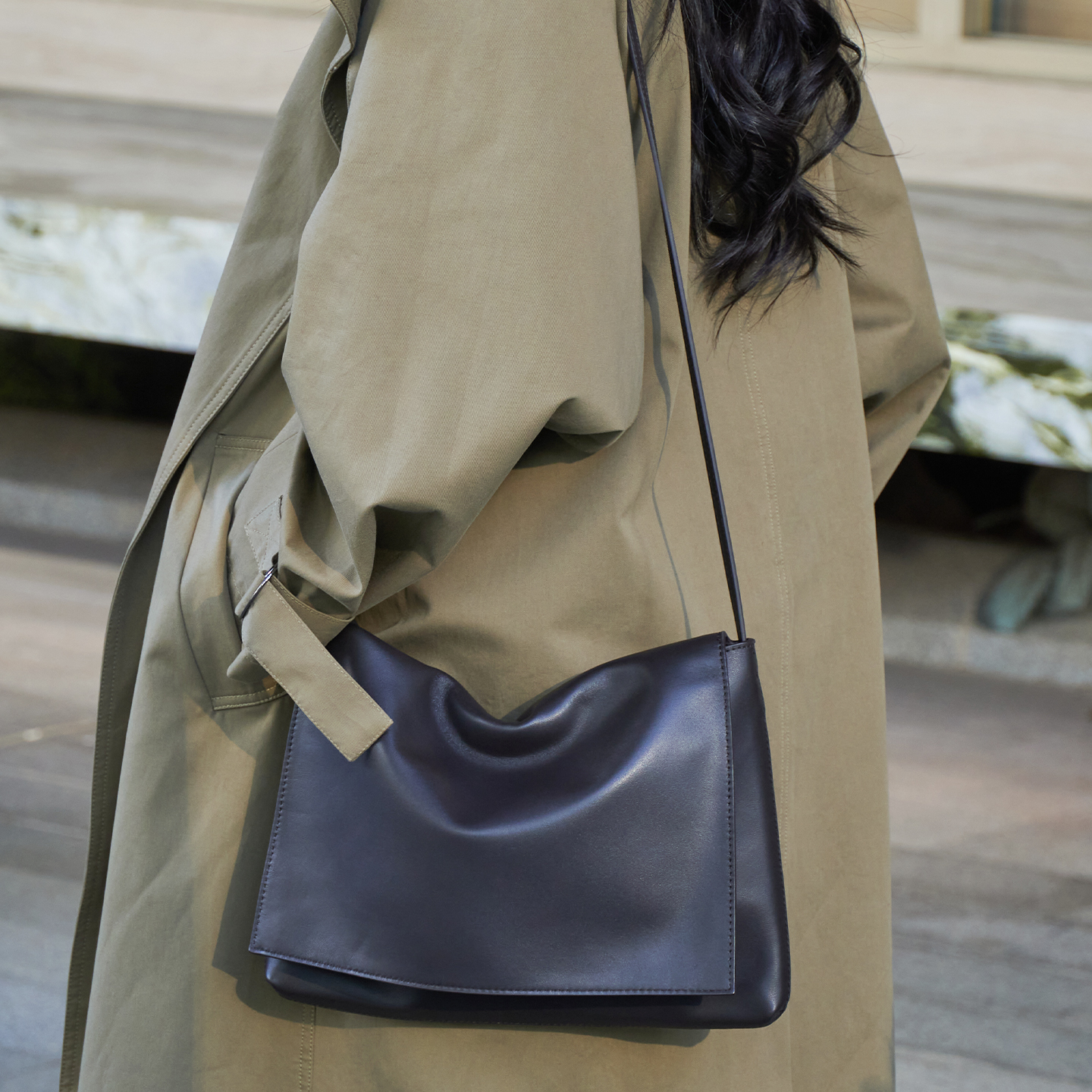 藤也家秋冬高级感ROW风邮差包信封包柔软羊皮单肩包翻盖腋下包女