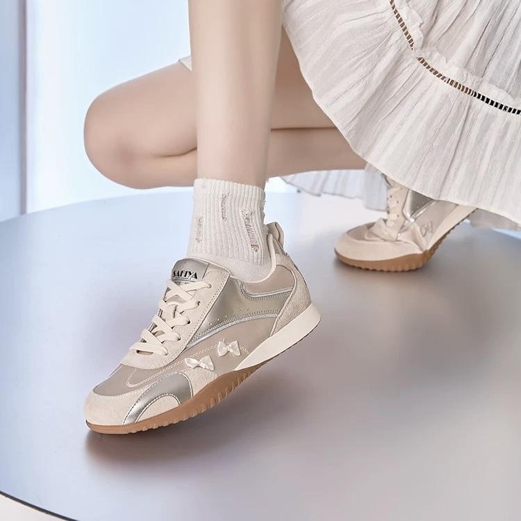 爆款小白运动休闲秋季板鞋厚底