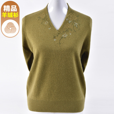 洋气妈妈秋冬新款羊毛衫女中老年宽松大码V领羊绒打底衫加厚毛衣