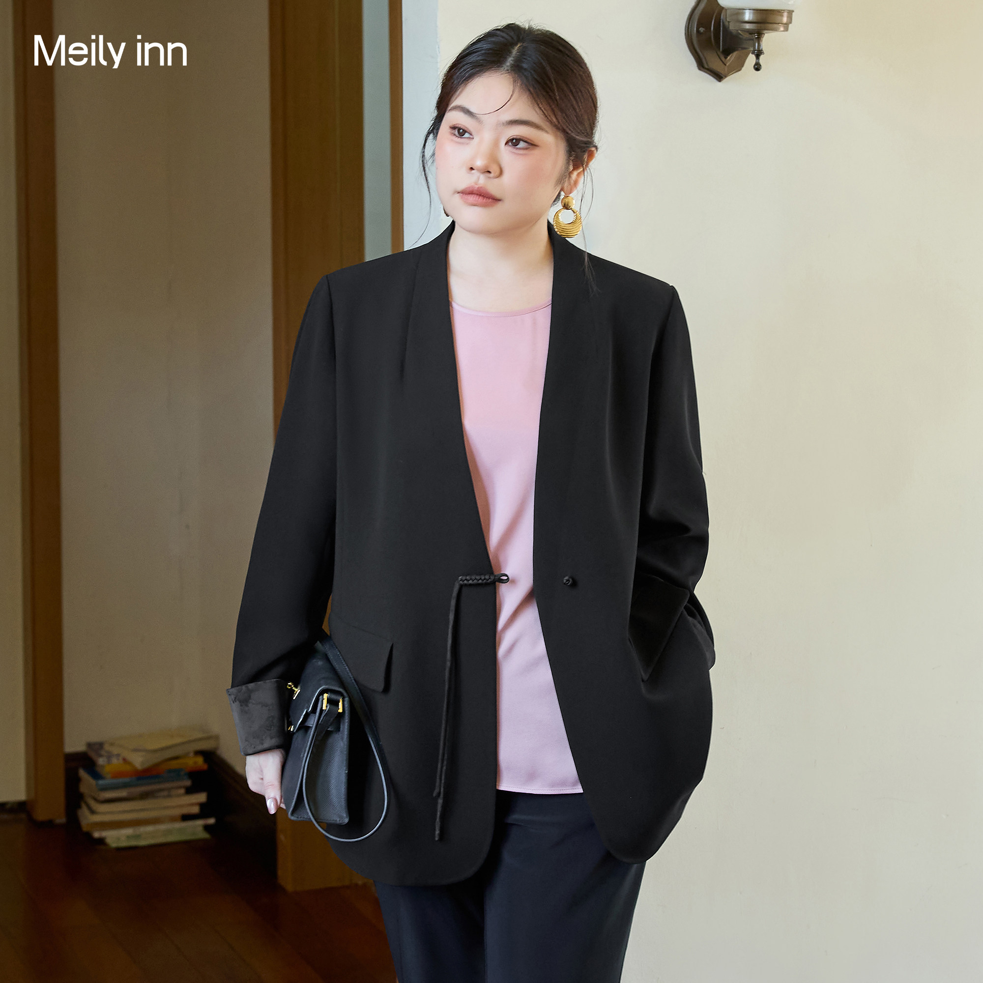 美丽客栈大码黑色西装外套胖mm高级感2025新款新中式盘扣气质上衣