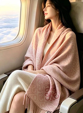 羊毛披肩轻奢高级感冬季保暖女士外搭厚刺绣羊绒罗威围巾2026新款