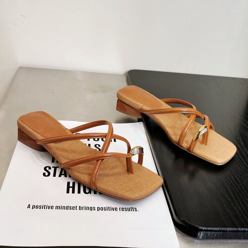 新款度假风交叉编带罗马夹趾凉拖