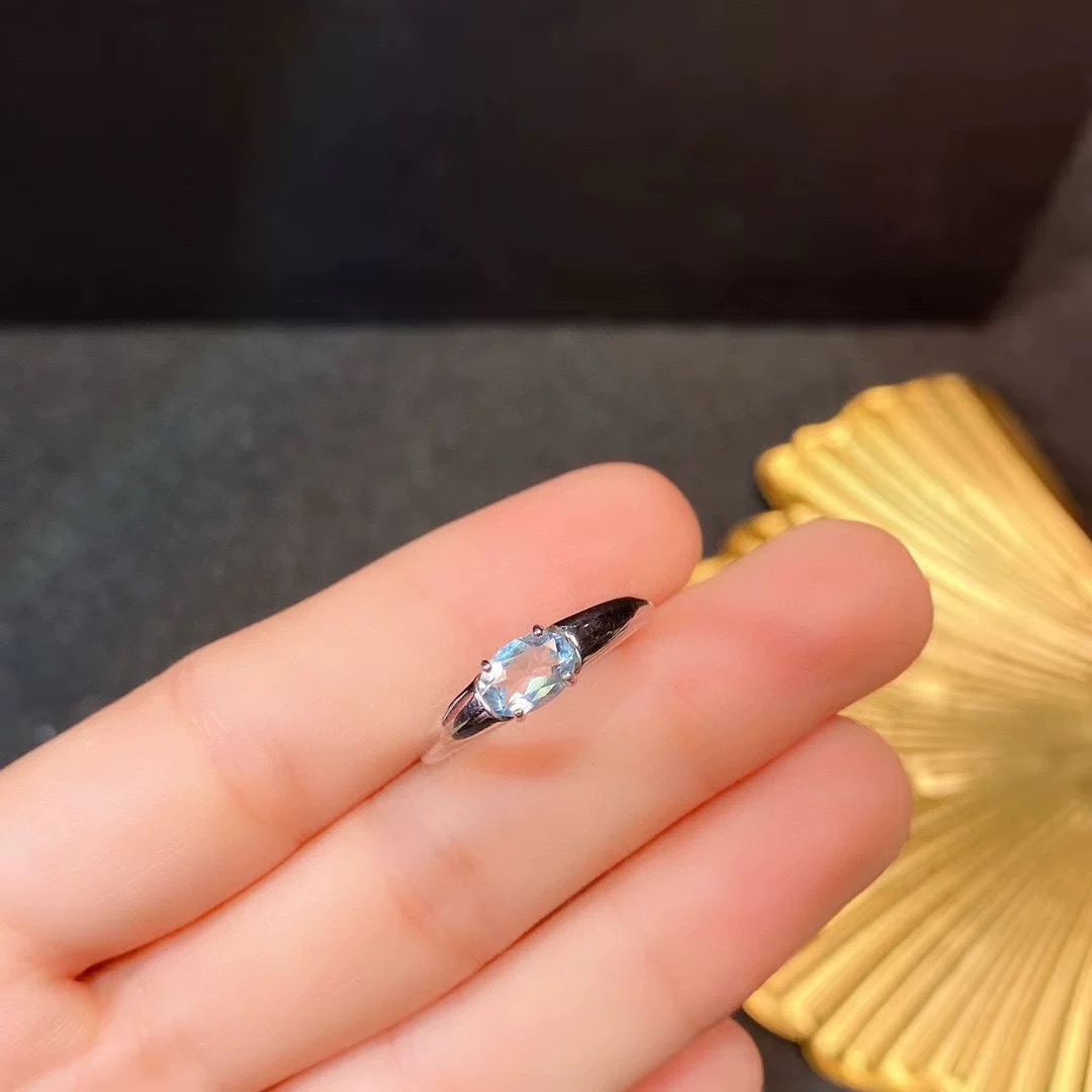 S925银镶嵌天然托帕石戒指，5*7活口可调节，简单大方百搭生日