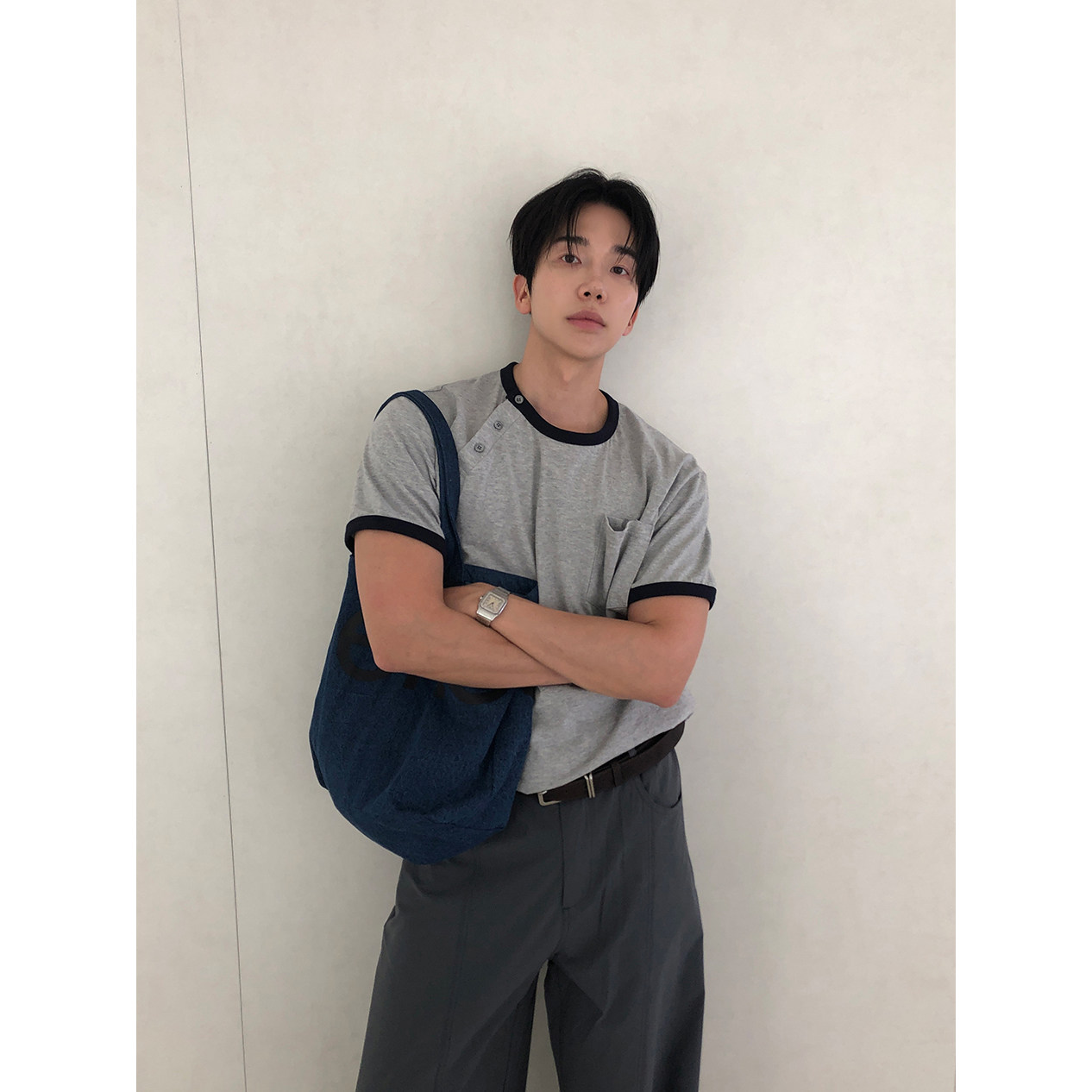 韩国东大门代购夏季时尚简约撞色拼接斜扣单口带休闲短袖T恤衫男