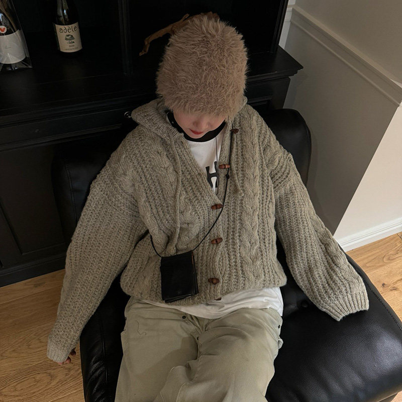 韩国东大门代购宽松长袖复古男女同款牛角扣开衫麻花纹情侣针织衫