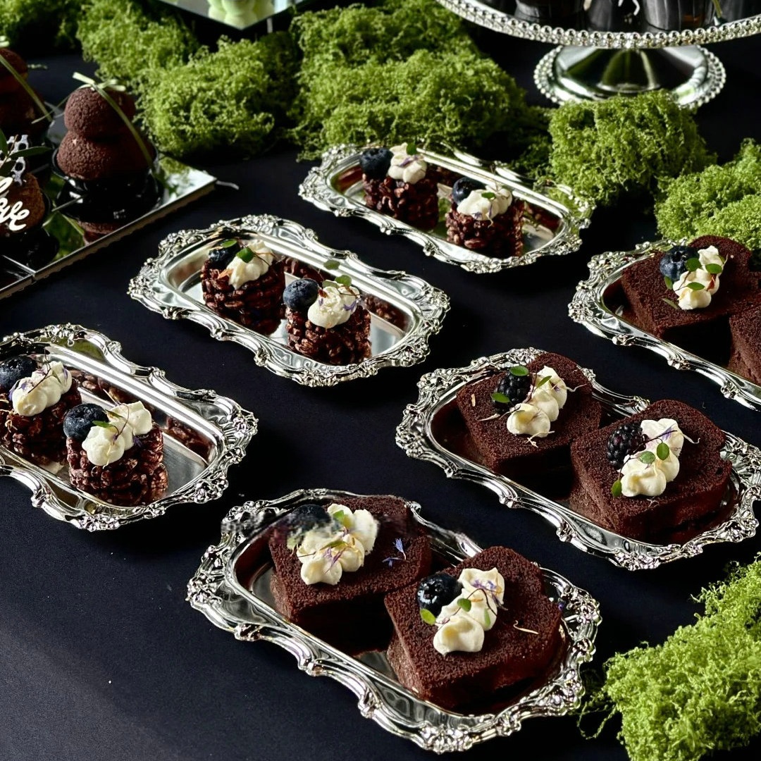 高端宴会甜品台轻奢银色不锈钢甜点装饰餐具摆台创意设计美陈摆件