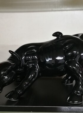 红色黑色陶瓷生肖牛摆件工艺品送礼品家居化解厨房缺角客厅办公室