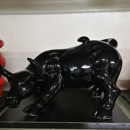 红色黑色陶瓷生肖牛摆件工艺品送礼品家居化解厨房缺角客厅办公室