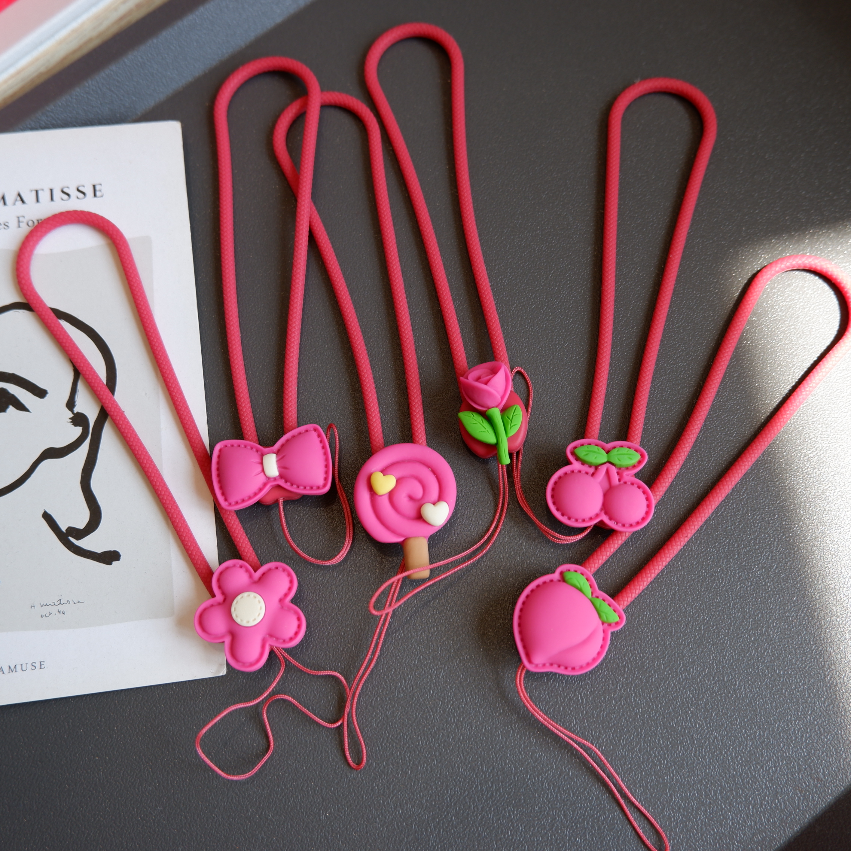 玫红色棒棒糖玫瑰花手机挂绳