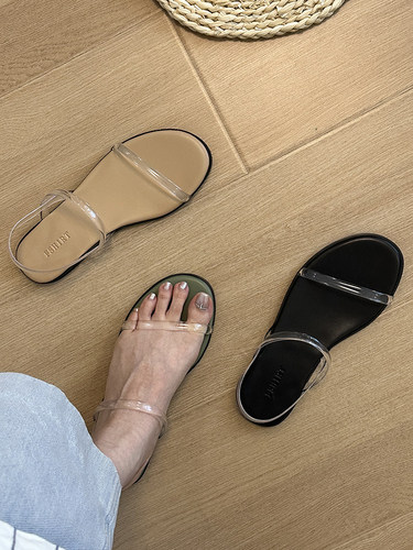 这个夏天我就爱上性感透明带凉鞋