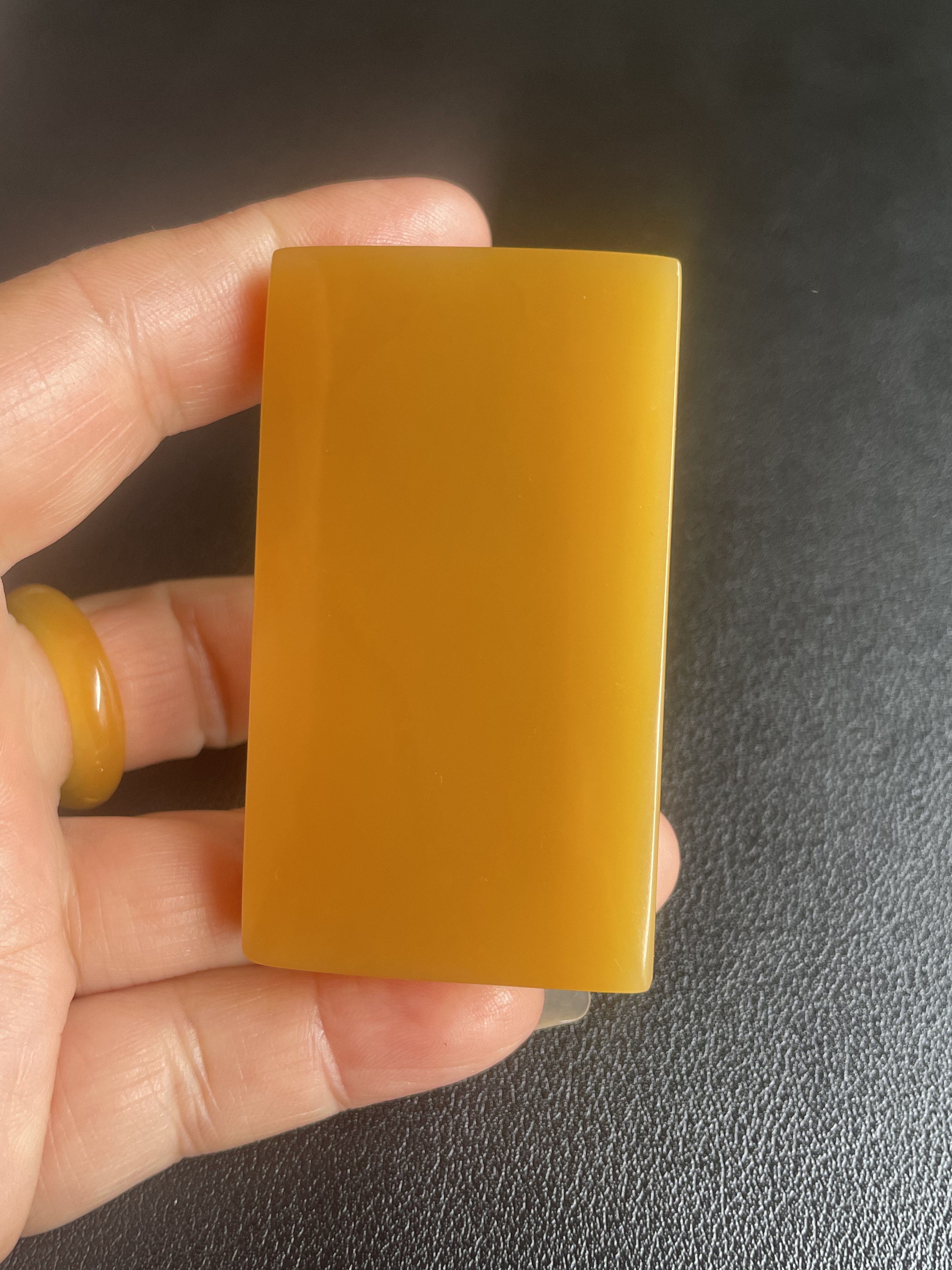 云南龙陵天然黄龙玉鸡油黄老料无事牌吊坠挂件牌子64*37*11mm