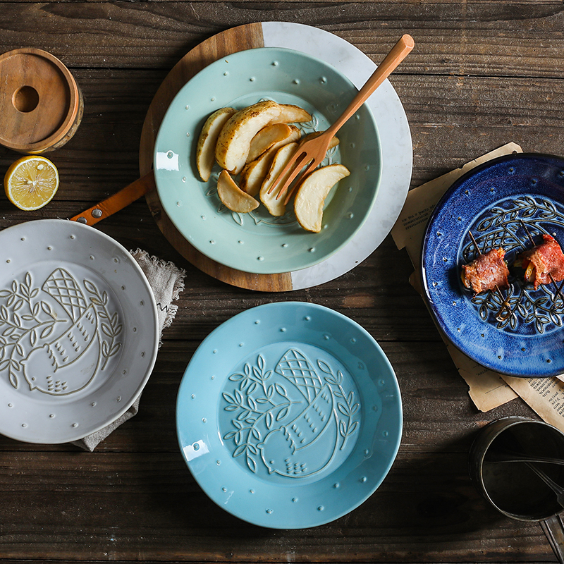 北欧家用复古陶瓷釉下彩盘子创意浮雕深汤盘圆形零食水果小吃盘