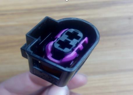 4D0971992 2孔护套接头插件防水公母连接器汽车电线 大众喇叭插头