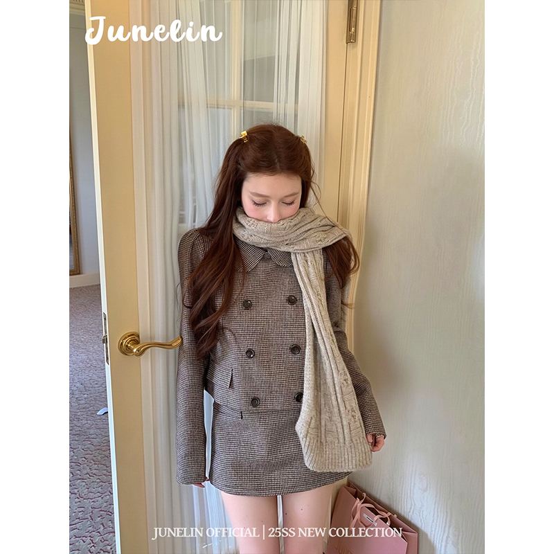 六月林 韩系复古千金风时尚高级感千格鸟娃娃领短外套半身裙套装