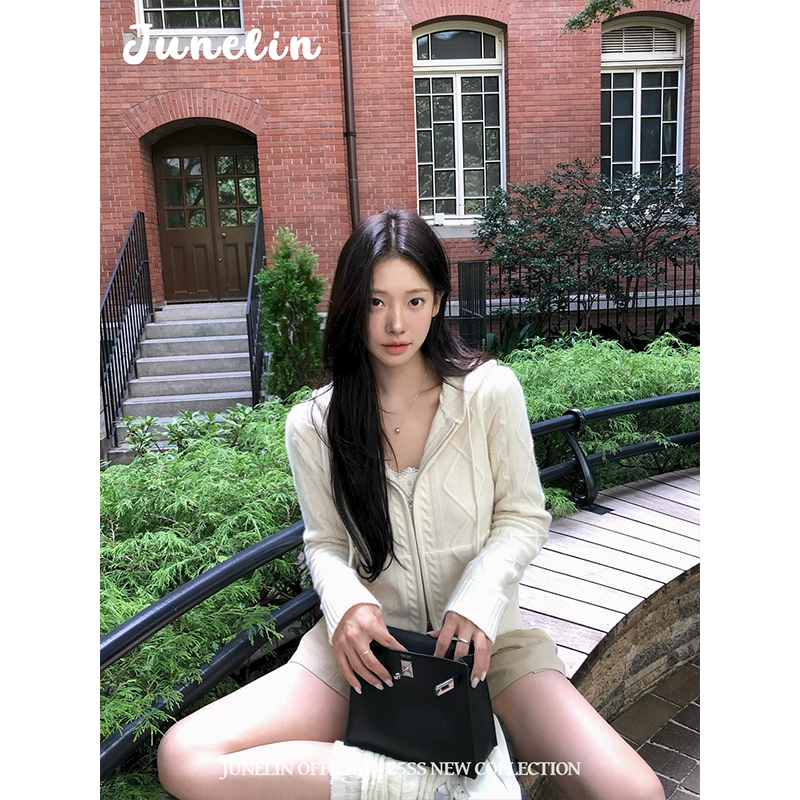 六月林 韩国博主同款清纯温柔风小众设计麻花拉链连帽针织外套女