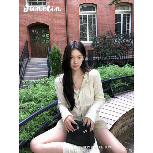 六月林 韩国博主同款清纯温柔风小众设计麻花拉链连帽针织外套女