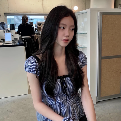 六月林 韩国博主同款夏季甜美方领褶皱小众法式短款气质无袖上衣