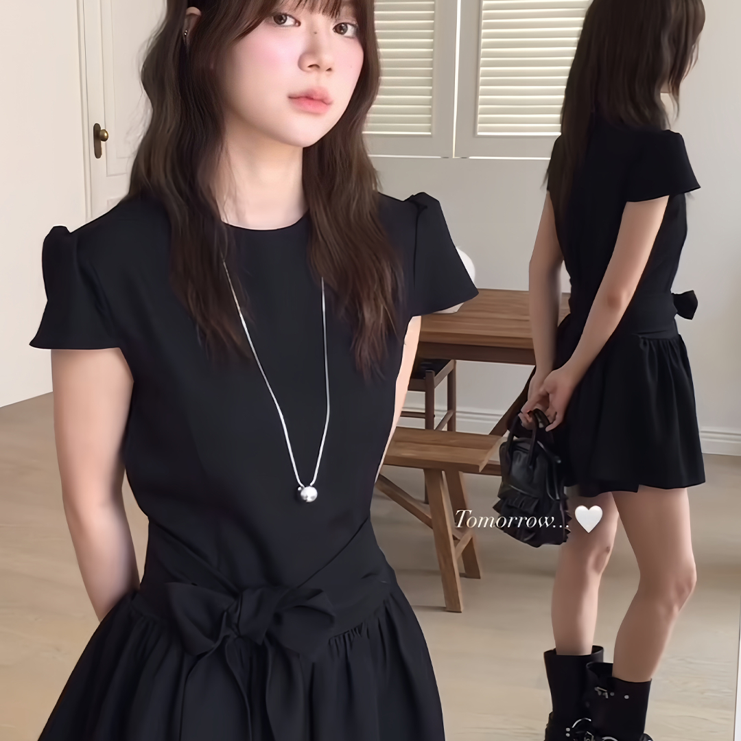 六月林 韩国博主同款黑色系带蝴蝶结收腰气质百搭简约韩系连衣裙