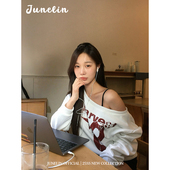 六月林 设计感小众女 复古字母印花斜肩上衣时尚 韩国博主同款 美式