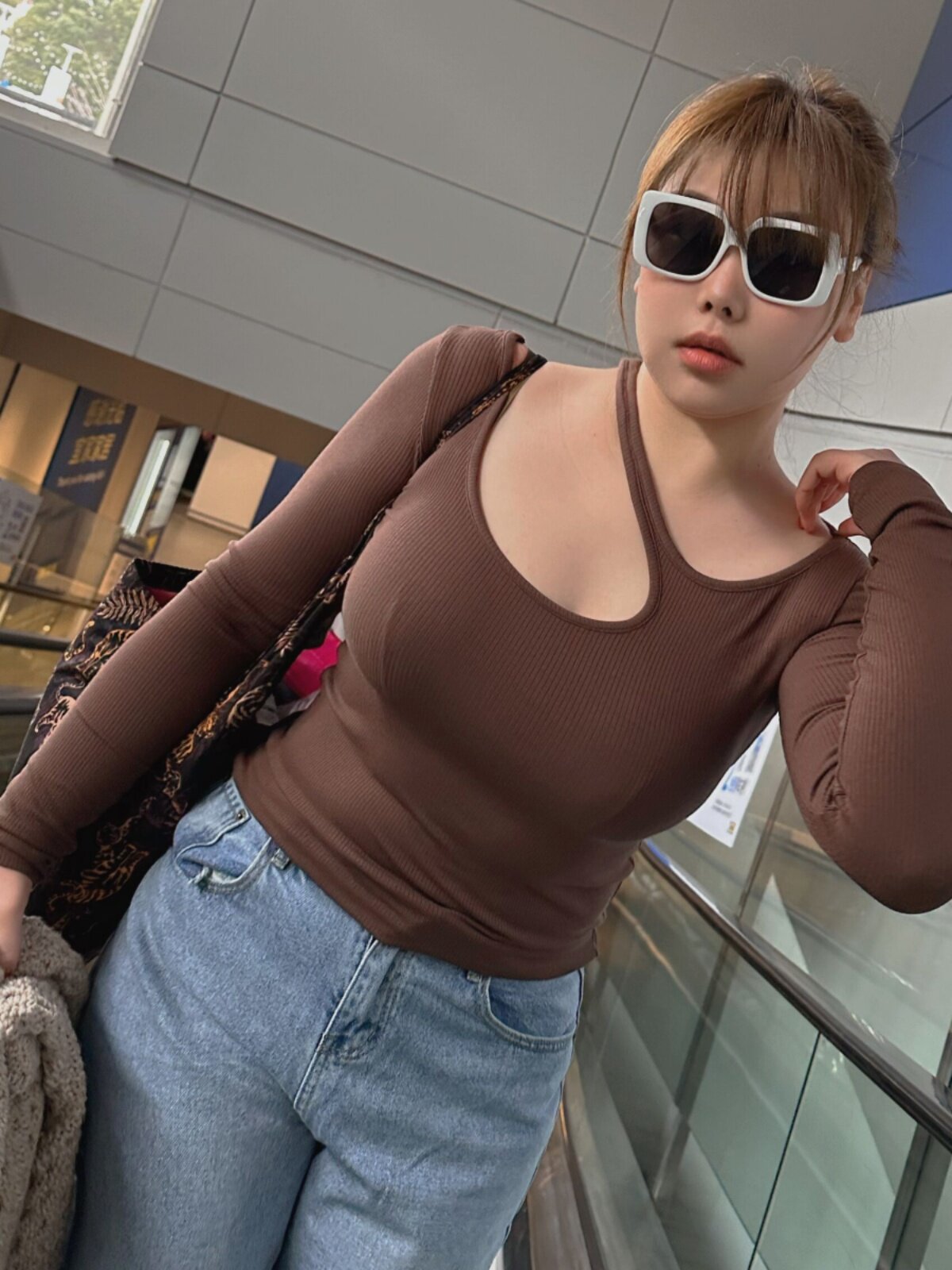 MISS BIGGIE 유럽과 미국의 대형 슬림핏 다목적 비대칭 칼라 디자인 긴팔 니트 티셔츠