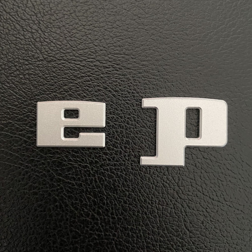 M715全金属攀爬车尾门车标LOGO