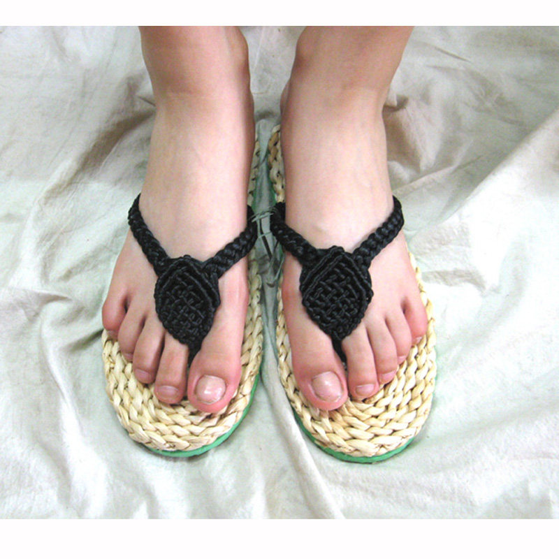 带胶底草鞋 手工编织黑方块夹脚趾型 女士家居草编凉拖鞋