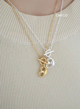 小众简约百搭高级感爱心猪鼻子项链女ins法式OT扣吊坠钛钢锁骨链