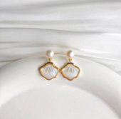 天然淡水真珍珠耳钉贝壳耳环耳饰贝母一贝子925银针小众轻奢高级