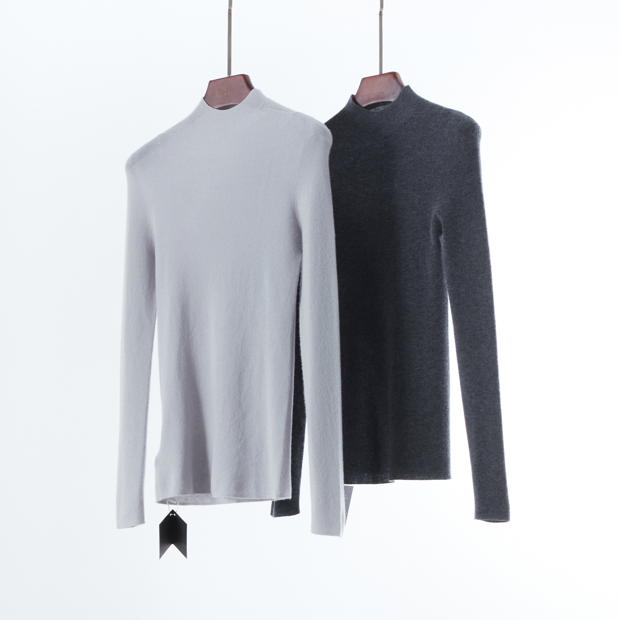 细腻松软 无缝一体精纺山羊绒针织半高领修身打底衫 套头薄毛衣