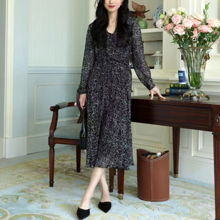 女神衣橱 双层真丝桑蚕丝V领长袖修身中长款连衣裙 两件套