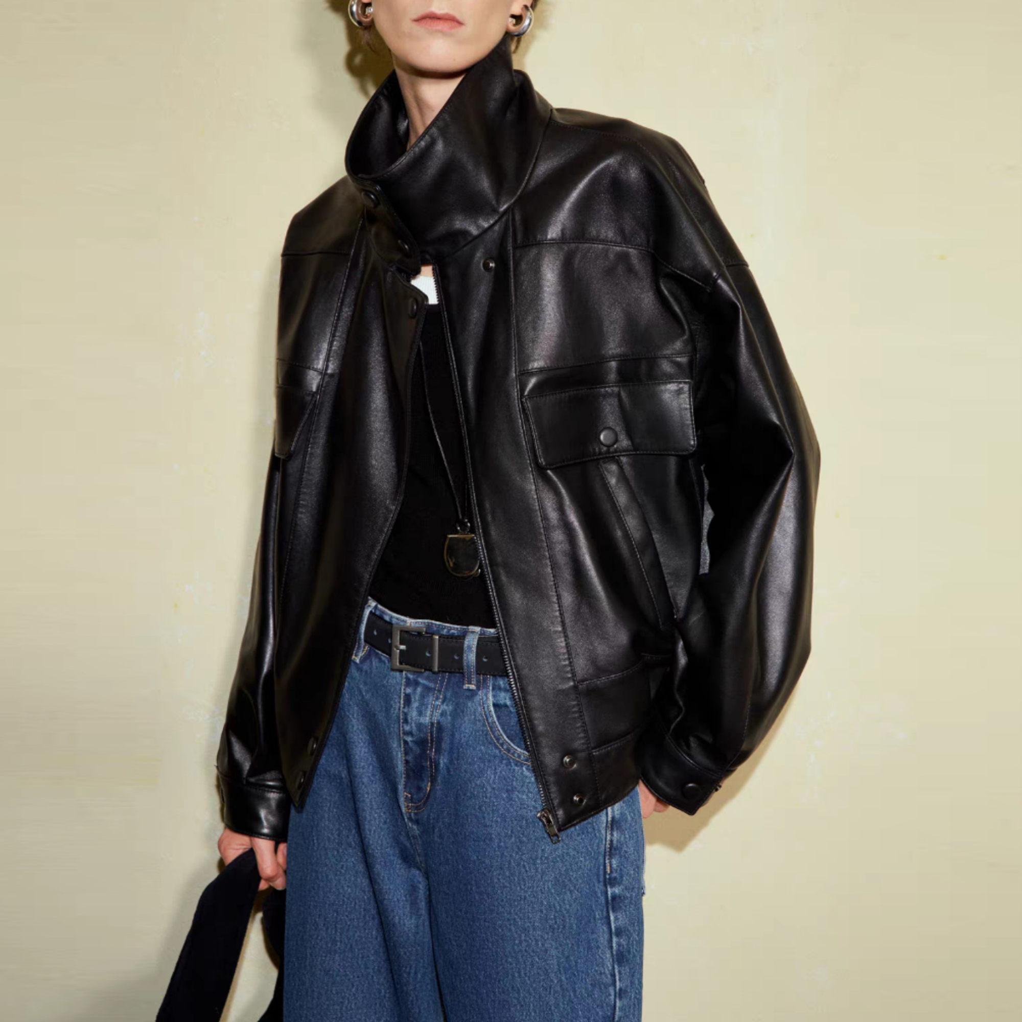 酷飒黑色立领真皮皮衣短款