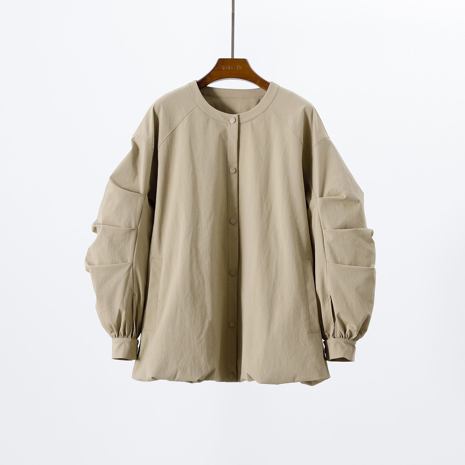 浅卡其色纽扣宽松型单件男友风