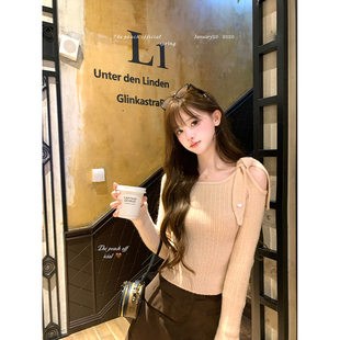 thepeachofficial【芭蕾小甜心】设计感露肩系带驼绒针织毛衣上衣