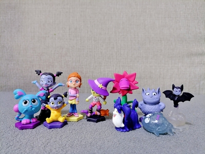 正版散货吸血鬼家族精灵旅社Vampirina人偶公仔静态摆件模型玩具