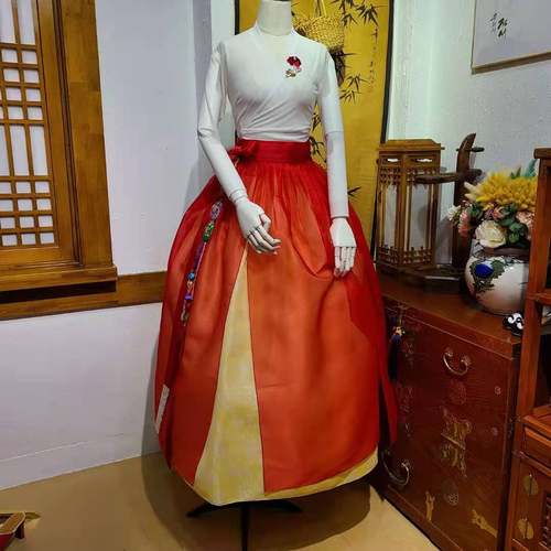 朝鲜族上衣和裙子跳舞韩服