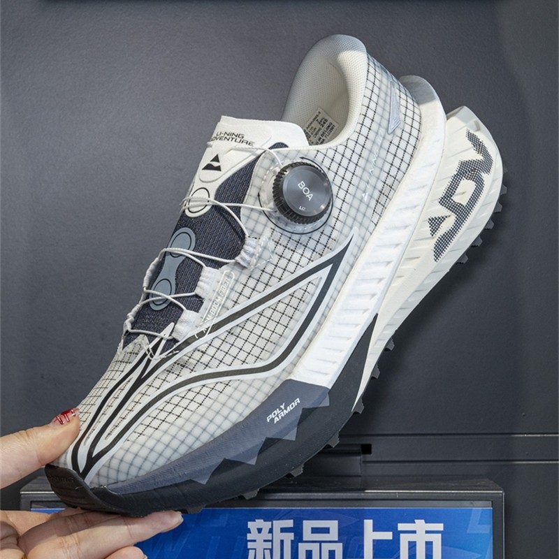 李宁男子越野跑鞋减震回弹