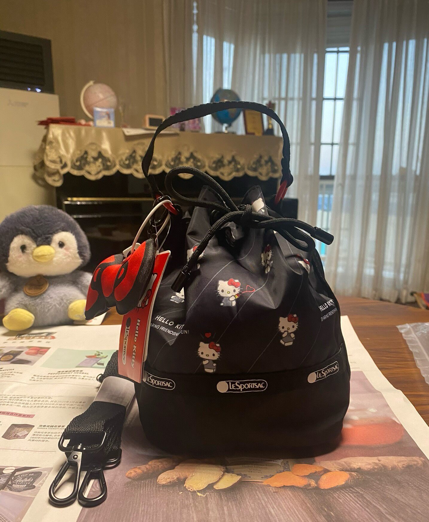 HelloKitty满印水桶包单肩包