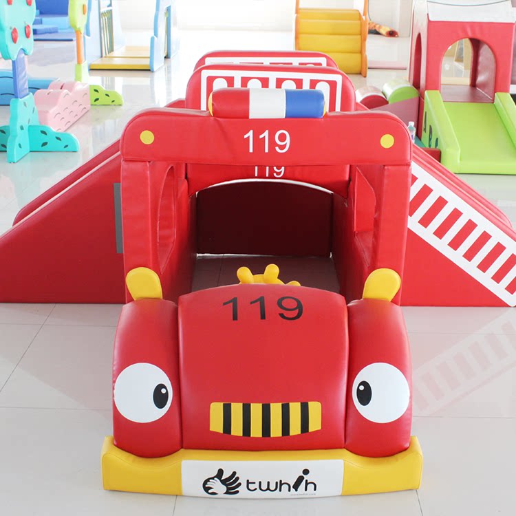 台湾传承牛货消防车游戏中心幼儿早教园儿童软体软包攀爬滑梯组
