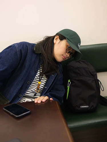 24SS ~ Не попадайте в модель ~ Black Cone Bag ~ Слишком расслаблен ~ ежедневные коммутационные спортивные рюкзак на открытом воздухе