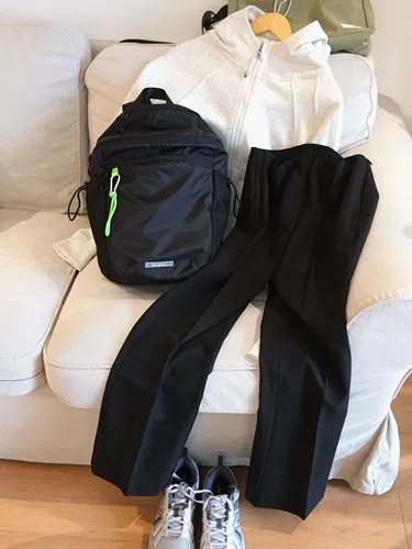 24SS ~ Не попадайте в модель ~ Black Cone Bag ~ Слишком расслаблен ~ ежедневные коммутационные спортивные рюкзак на открытом воздухе